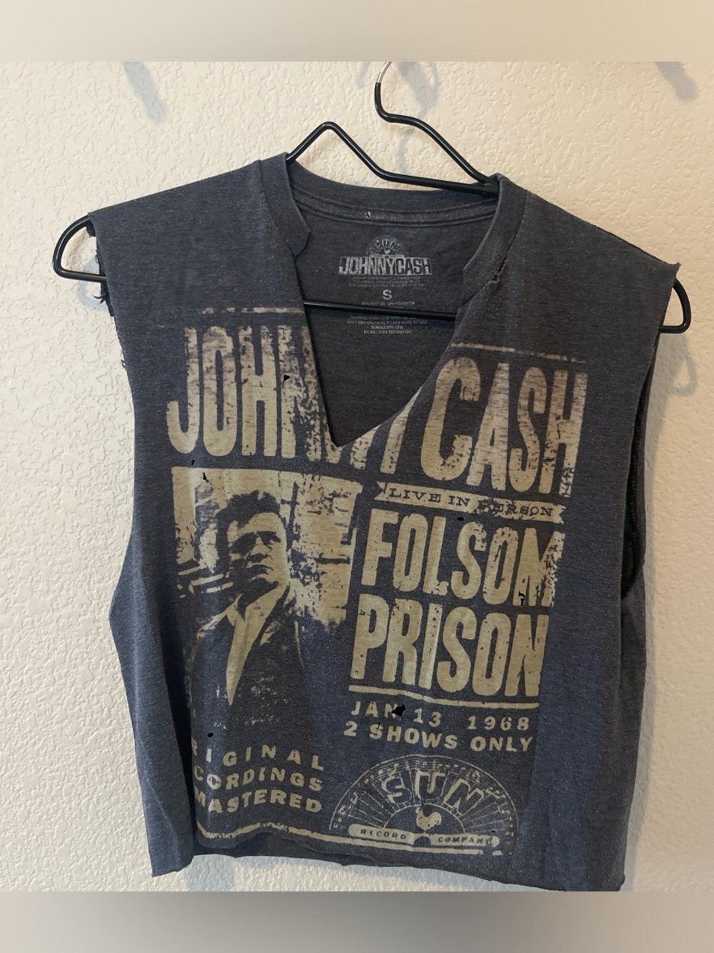 Women’s cropped sleeveless distressed Johnny Cash top